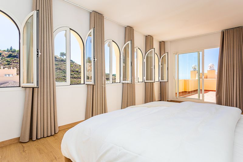Foto 71fb6834-3093-4725-9130-8157976e2b37. Àtic amb aparcament piscina a Elviria Marbella