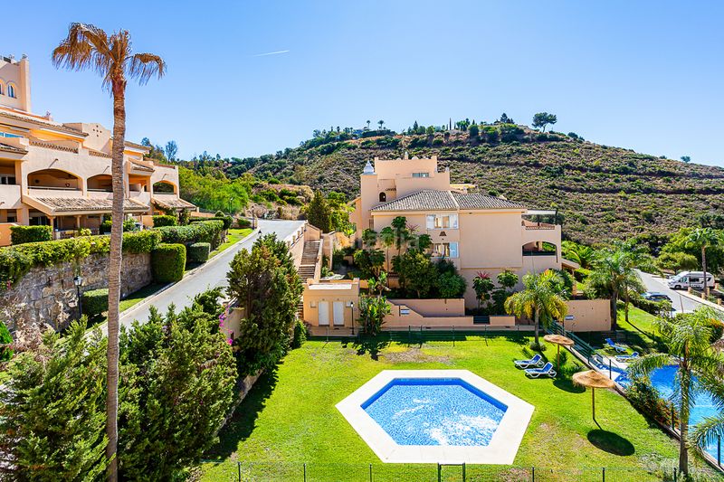 Foto 7838ec26-45d9-476e-b436-c7f07f868961. Àtic amb aparcament piscina a Elviria Marbella