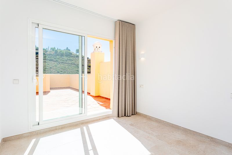 Foto b0fff715-a921-4a3f-a68d-10830fbdce7b. Àtic amb aparcament piscina a Elviria Marbella