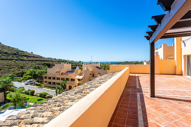 Foto d5d59249-4278-490e-bf61-7057f5882097. Àtic amb aparcament piscina a Elviria Marbella