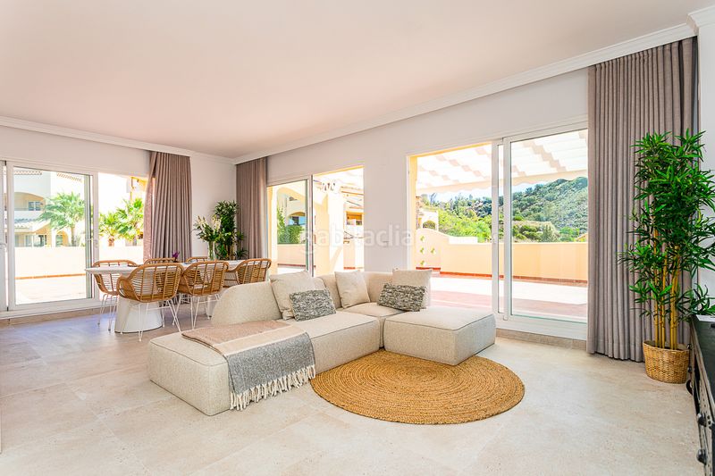Foto d65d3e4b-d834-45c9-8e1a-1513a9699d15. Àtic amb aparcament piscina a Elviria Marbella