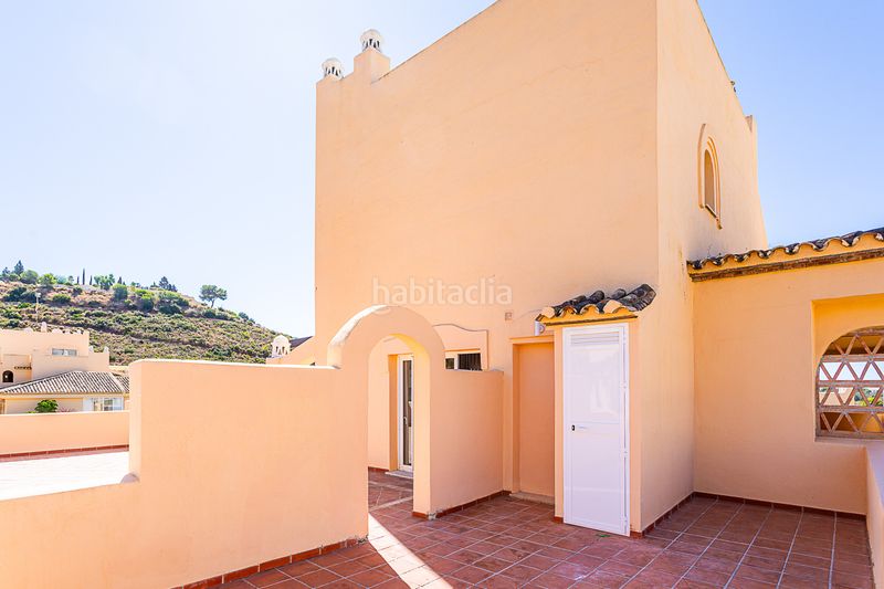 Foto fad14d9c-8ebb-4796-ad0f-42a7fc9284ce. Àtic amb aparcament piscina a Elviria Marbella