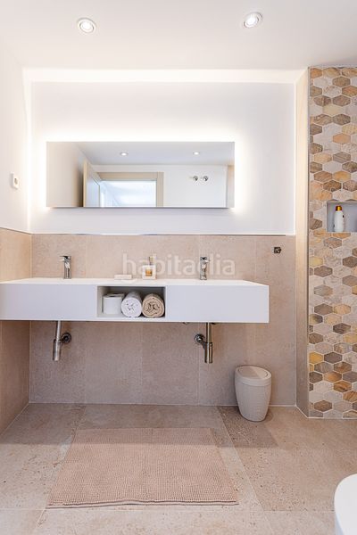 Foto fdaff5a7-d7c1-4598-9436-e93efd9aa20f. Àtic amb aparcament piscina a Elviria Marbella