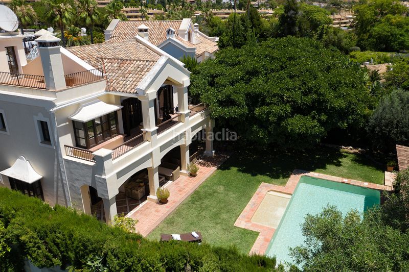 Foto 1803ee1a-3036-4eed-9bdc-a0455dcf583f. Casa amb aparcament piscina a Sierra Blanca Marbella
