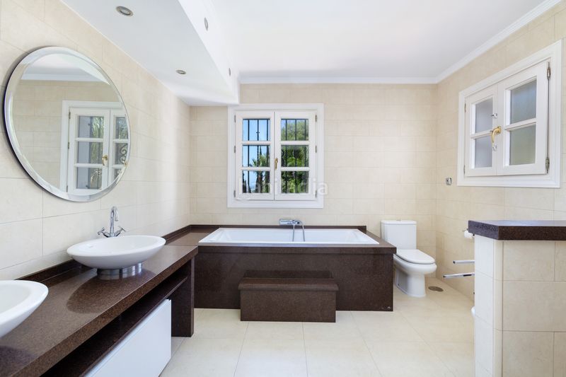 Foto e54d3ca7-b9f2-493f-b33e-dda94f29f7c9. Casa amb calefacció aparcament piscina a los arqueros - puerto del almendro Benahavís