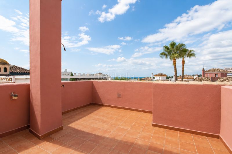 Foto 622c6414-ed61-413e-b513-f9f1d7953a98. Àtic amb aparcament piscina a Puente Romano Marbella