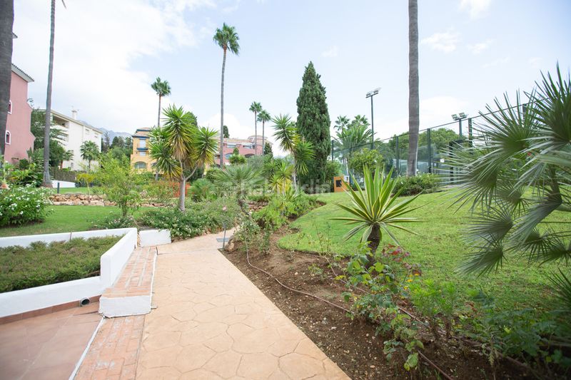 Foto a6d980fc-9a0a-42e4-a701-92bc95c1b815. Àtic amb aparcament piscina a Puente Romano Marbella