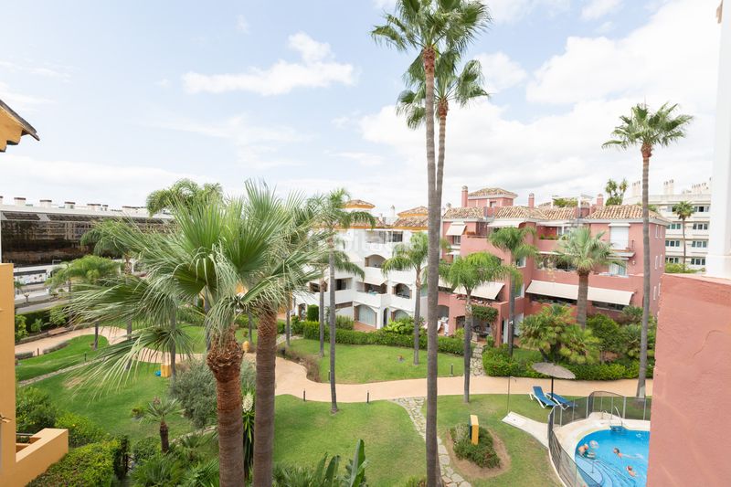 Foto d00f0dcb-e0b4-4987-a1f6-949799484e16. Àtic amb aparcament piscina a Puente Romano Marbella