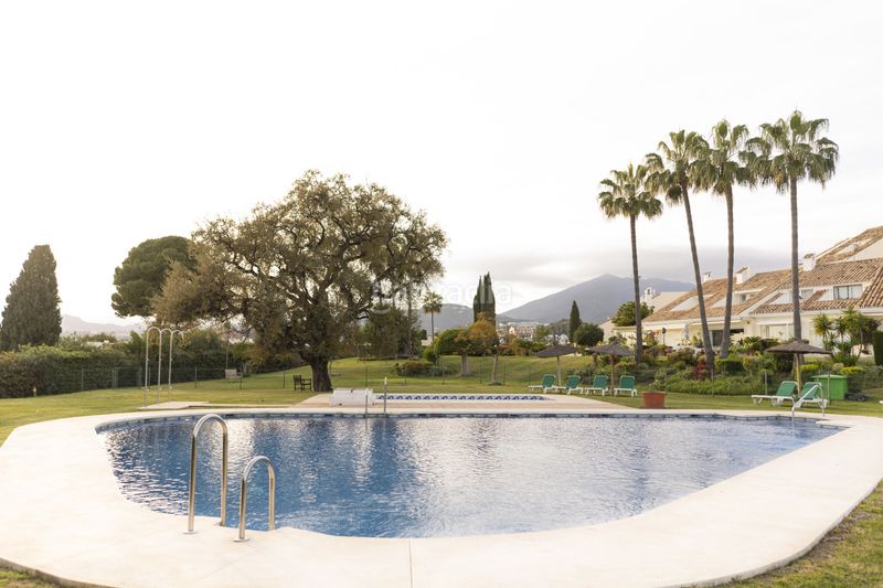 Foto 930db5e0-34b2-4173-956b-ba7d7ee85d49. Casa adossada amb aparcament piscina a Aloha Marbella