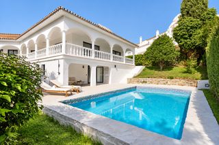 Casa a Guadalmina Alta. Encantadora villa andaluza en el corazón de guadalmina