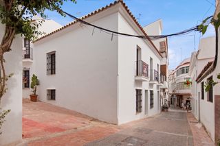 Maison jumelée à Centro. Casa adosada andaluza contemporánea de 3 dormitorios a estrenar