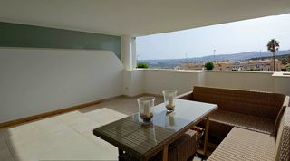 Apartament a Doña Julia Golf. Moderno y luminoso apartamento de 2 dormitorios, vistas al mar y