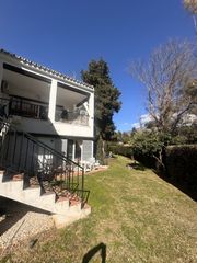 Casa adossada a Nueva Andalucía centro