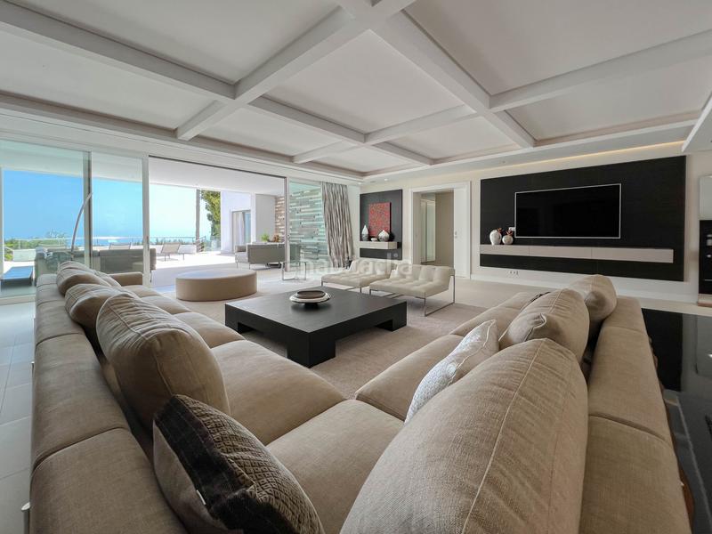 Foto 947ec6c0-7535-4fb0-b57d-d1a21dad0956. Casa fantástica villa moderna con increíbles vistas panorámicas al mar en Benahavís