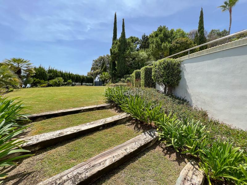 Foto e4ebdeca-bbf1-45f5-a64c-f5d5a1dedc0b. Casa fantástica villa moderna con increíbles vistas panorámicas al mar en Benahavís