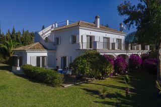 Casa a Guadalmina Baja. Villa andaluza cerca de la playa