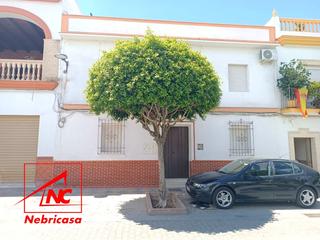 Casa a Cuervo de Sevilla (El). Gran vivienda ubicada en pleno centro con unas grandes vistas a