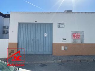 Bâtiment à usage industriel à Cabezas de San Juan (Las). Estás buscando una cochera, que a la vez te sirva de local o sit