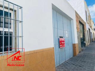 Bâtiment à usage industriel à Cabezas de San Juan (Las). Actualmente, en las cabezas, hay una gran demanda de cocheras pa
