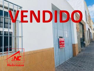 Nau industrial a Cabezas de San Juan (Las). Actualmente, en las cabezas, hay una gran demanda de cocheras pa