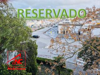 Maison à Cabezas de San Juan (Las). Magnífico edificio de tres plantas, en una ubicación inmejorable