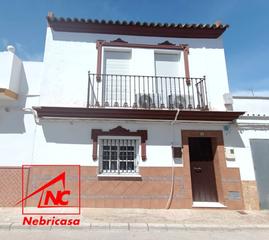 Casa a Cuervo de Sevilla (El). Vivienda adosada que se encuentra en la barriada de los pajarito