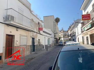 Casa a Cabezas de San Juan (Las). Gran oportunidad de inversión en pleno centro de la localidad.