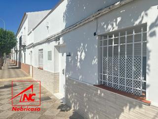 Casa a Cuervo de Sevilla (El). Vivienda en planta baja,  ubicada en el cuervo frente a la nacio