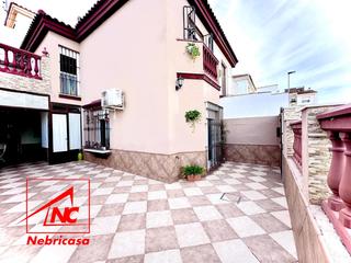 Casa en Lebrija. Vivienda unifamiliar en las carrascosas.te presentamos esta magn