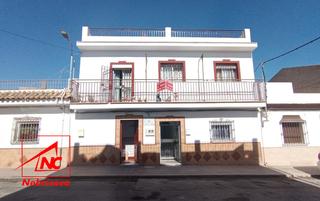 Piso en Cuervo de Sevilla (El). Piso en primera planta, ubicado a pocos pasos de la calera, una