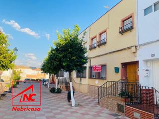 Casa a Cabezas de San Juan (Las). Vivienda unifamiliar en la zona de la algodonera, de las cabezas