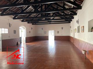 Nau industrial a Cuervo de Sevilla (El). Excepcional nave con vivienda incluida, situada en la avenida de