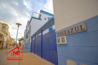 Pis en Las Tres Piedras - Costa Ballena. Bajo en urbanizacin vista azul, cercano a la playa en el pueblo