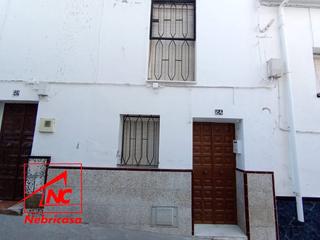 Casa in Espera. Casa de dos plantas a reformar, situada en una de las zonas más