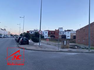 Terreno residenziale in Lebrija. Solar edificable de 190 m aprox., haciendo esquina, con 21 metro