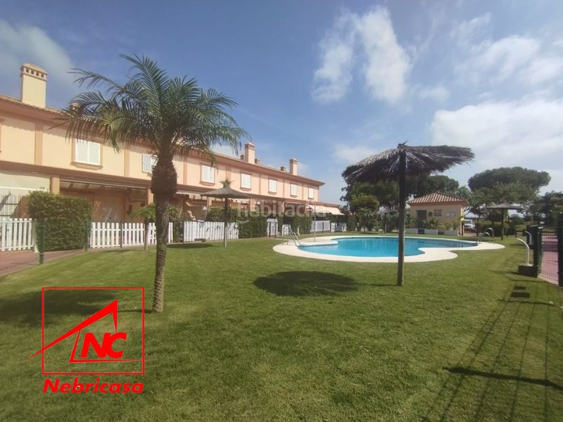 Foto afb77745-49d0-4a4a-840b-5e39e857c76a. Casa aparellada amb aparcament piscina a Costa Ballena - Largo norte Rota