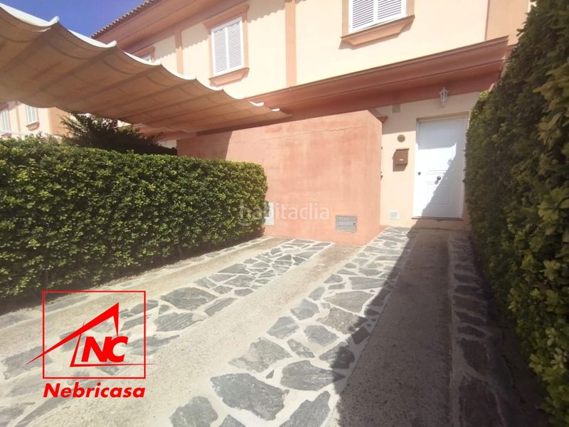 Foto d9ef453c-20a3-4e38-9072-fd2749e2fbdb. Casa aparellada amb aparcament piscina a Costa Ballena - Largo norte Rota