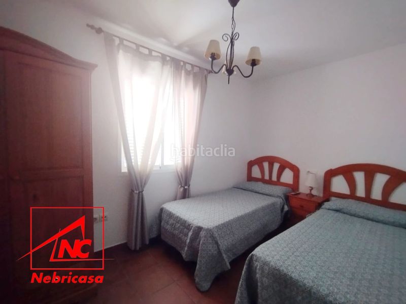 Foto f4bb4b82-16d8-4351-bf19-eee3685dbdcd. Casa aparellada amb aparcament piscina a Costa Ballena - Largo norte Rota