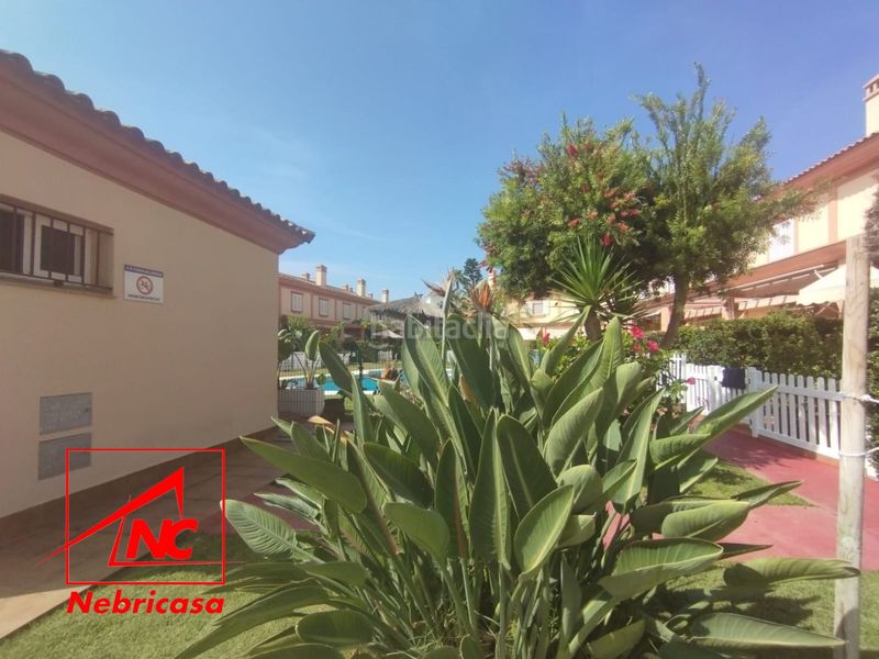 Foto ffe9c7aa-00f8-4c86-a514-3ba44d024912. Casa aparellada amb aparcament piscina a Costa Ballena - Largo norte Rota