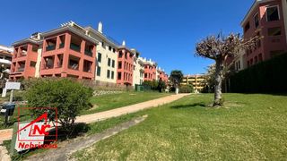 Appartement à Atlanterra. Descubre este espectacular apartamento con vistas al mar,   situ