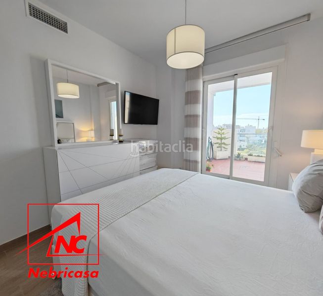 Foto e6592ac6-f778-4be2-ade9-ecf4d9eb5ea5. Àtic amb aparcament piscina a Las Tres Piedras - Costa Ballena Chipiona