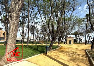 Casa a Lebrija. Espectacular vivienda con sótano y cochera independiente.se pone