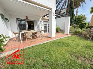 Flat in Las Tres Piedras - Costa Ballena. Bajo con jardín ubicado en la exclusiva urbanización jardines de