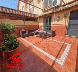 Dúplex a El Pino-Bajo de Guía. Vivienda tipo dúplex situada en sanlúcar de barrameda, con una s