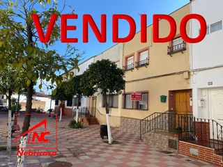Maison à Cabezas de San Juan (Las). Vivienda unifamiliar en la zona de la algodonera, de las cabezas