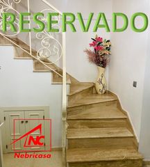 Casa a Cabezas de San Juan (Las). Estupenda vivienda unifamiliar de 112 m construidos y 97 m de su