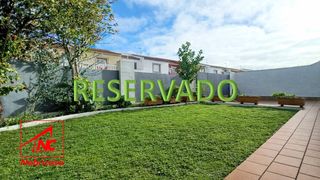 House in Cuervo de Sevilla (El). Unifamiliar en esquina que se encuentra en la zona de la boticar