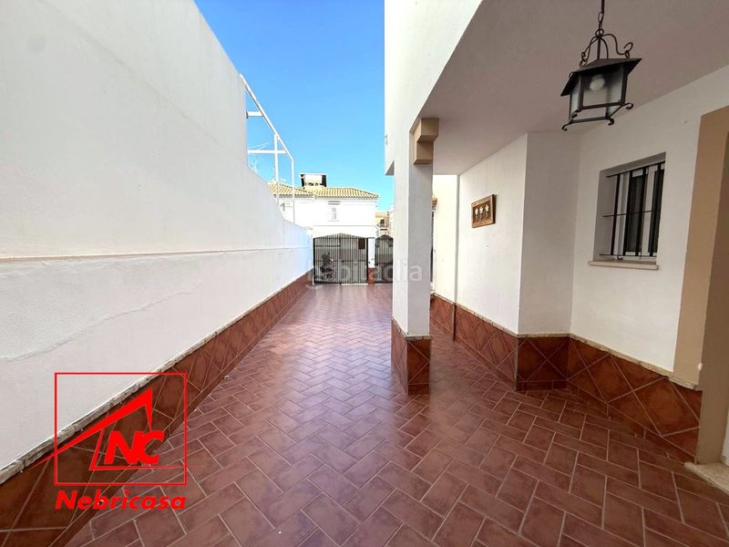 Foto 93c337f6-8b8a-4e6b-bfe5-6c0c4c07ce71. Casa amb aparcament a Lebrija