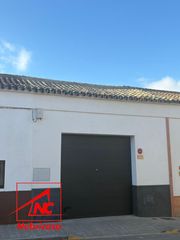 Autoparkplatz in Lebrija. Amplia cochera de 33 m con patio de 33 m.se vende cochera de 33