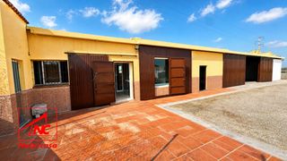 Bâtiment à usage industriel à Bonanza-Avda de Huelva-Barrio Andalucia. Finca industrialcomercial de 4.000 m en sanlúcar de barrameda zo